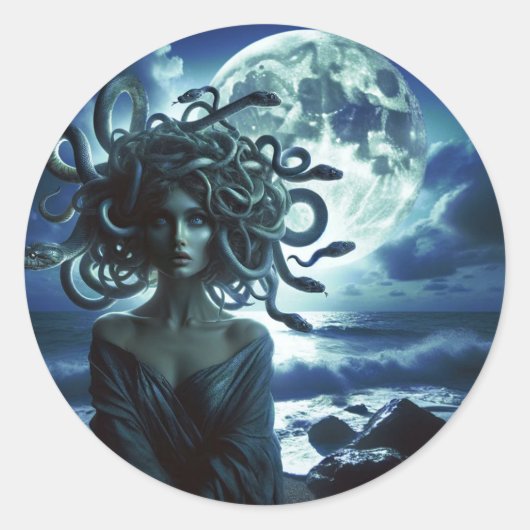 Junge Hübsche Medusa am Mond und Ozean Runder Aufkleber (Vorderseite)
