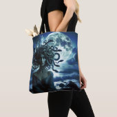 Junge Hübsche Medusa am Mond und Ozean Tasche (Von Nahem)