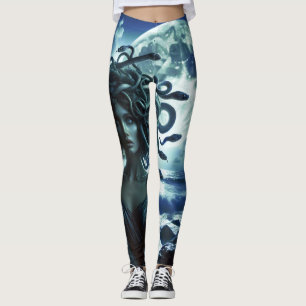 Junge hübsche Medusa bei Mond und Ozean Leggings