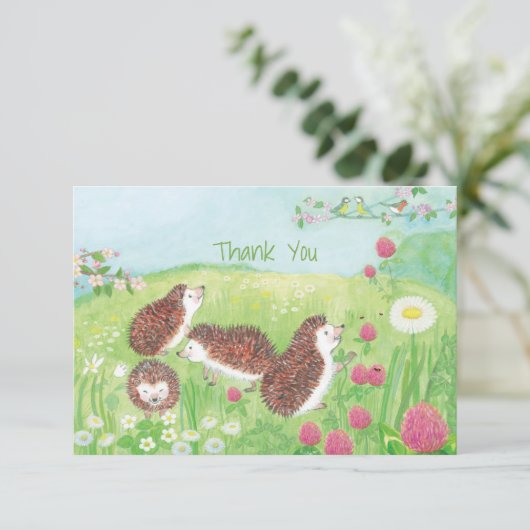 Junge Igel auf der Wiese Dankeskarte (Stehend Vorderseite)