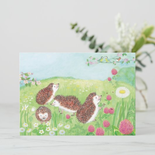 Junge Igel auf der Wiese Einladung (Stehend Vorderseite)