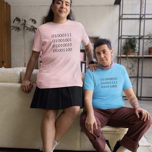 Junge in Binary Code Tee Shirt