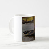 Junge in einem Sailboat am Fluss (von Magnus Encke Kaffeetasse (Vorderseite Links)