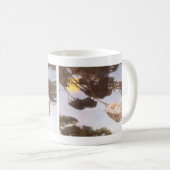 Junge in Hassoc Tree von Jessie Willcox Smith Kaffeetasse (VorderseiteRechts)