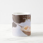 Junge in Hassoc Tree von Jessie Willcox Smith Kaffeetasse (Mittel)