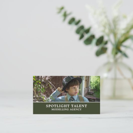 Junge in Hut, Modellieragentur, Model Agent Visitenkarte (Stehend Vorderseite)