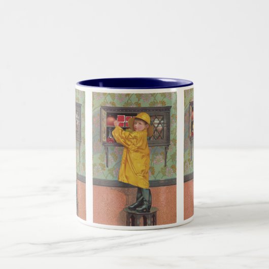 Junge in Raincoat Zweifarbige Tasse (Mittel)