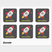 Junge in Rocket Ship Space Geburtstagsaufkleber Quadratischer Aufkleber (Blatt)