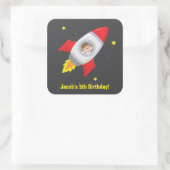 Junge in Rocket Ship Space Geburtstagsaufkleber Quadratischer Aufkleber (Tasche)