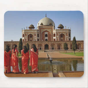 Junge indische Damen und Humayun-Mausoleum, Delhi, Mousepad