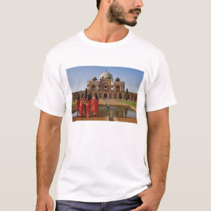 Junge indische Damen und Humayun-Mausoleum, Delhi, T-Shirt