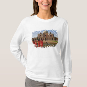 Junge indische Damen und Humayun's Tomb, Delhi, T-Shirt