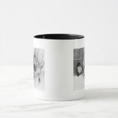 Junge Junge verkleidet als Cowboy mit Spielzeug Tasse (Zentrum)