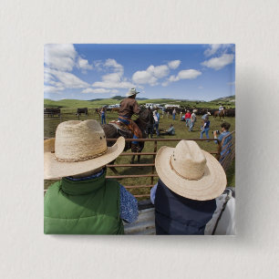 Junge Jungen lassen die Hughes-Ranch 2007 ein Button