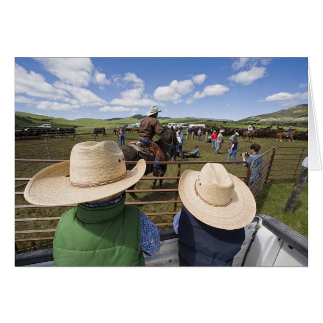 Junge Jungen nehmen an der Hughes Ranch 2007 teil (Vorderseite (Horizontal))