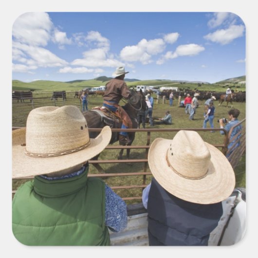 Junge Jungen nehmen an der Hughes Ranch 2007 teil Quadratischer Aufkleber (Vorderseite)