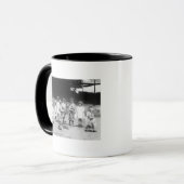 Junge Jungen und Mädchen auf dem Baseballfeld Tasse (Vorderseite Links)