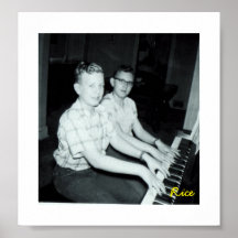 Junge Jungs in den Piano-Original-Fotos