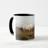 Junge Landfrauen, die ein Pferd zum Wasser nehmen Tasse (Vorderseite Links)