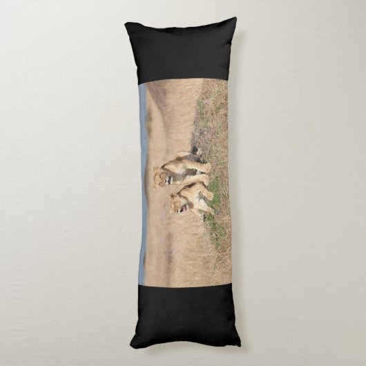 Junge Löwen Seitenschläferkissen (Rückseite (Vertikal))