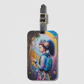 Junge Mädchen im Wald mit Rucksack Gepäckanhänger (Vorderseite Vertikal)