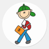 Junge mit Backpack Runder Aufkleber (Vorderseite)