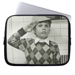 Junge mit einem Holzsäbel Laptopschutzhülle