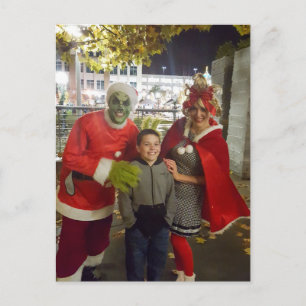 Junge mit Grinch und Cindy Lou Who Postkarte