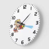 Junge mit Wasserwaffe Sommerspass Große Wanduhr (Winkel)