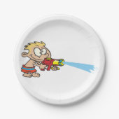 Junge mit Wasserwaffe Sommerspass Pappteller (Vorderseite)