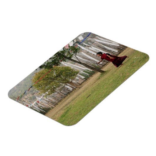 Junge Mönche und Gebetsfahnen Magnet (Linke Seite)