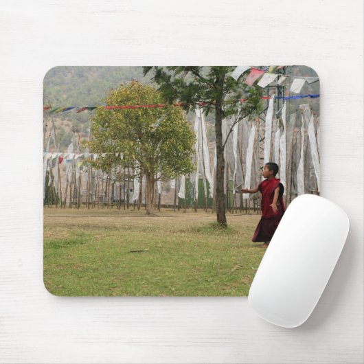 Junge Mönche und Gebetsfahnen Mousepad (Mit Mouse)