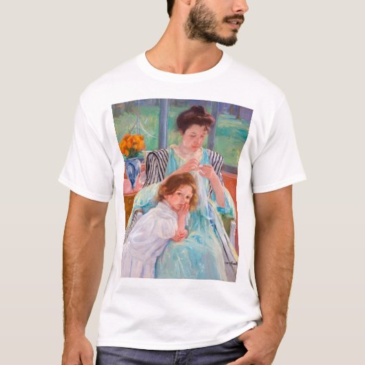 Junge Mutter Nähen, Mary Cassatt T-Shirt (Vorderseite)