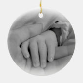 Junge Mutter und Baby, die HandFoto halten Keramik Ornament (Hinten)
