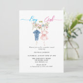 Junge oder Mädchen Kleidung Gender Reveal Party Einladung (Stehend Vorderseite)