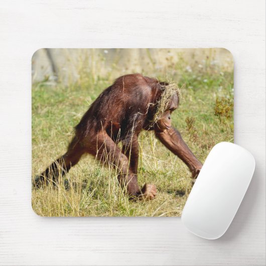 Junge Orang-Utan auf Gras Mousepad (Mit Mouse)