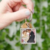 Junge Paare in der formellen Kleidung Schlüsselanhänger (Hand)