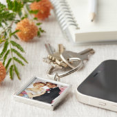 Junge Paare in der formellen Kleidung Schlüsselanhänger (Seite)