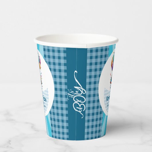 Junge Pappbecher (Rechts)