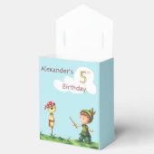 Junge Piraten spielen mit Scarecrow Pirate zum Geb Geschenkschachtel (Geöffnet)