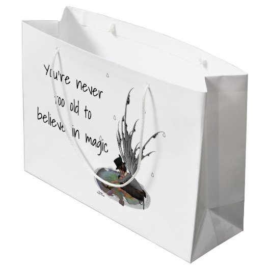 Junge Regenhaare mit Froschbeutel Große Geschenktüte (Rückseite Schrägansicht)