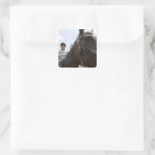 Junge reiten ein Pferd Quadratischer Aufkleber (Tasche)
