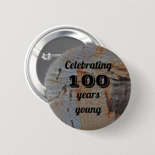 Junge Rustikale Braun feiert einhundert Jahre Button (Vorne & Hinten)