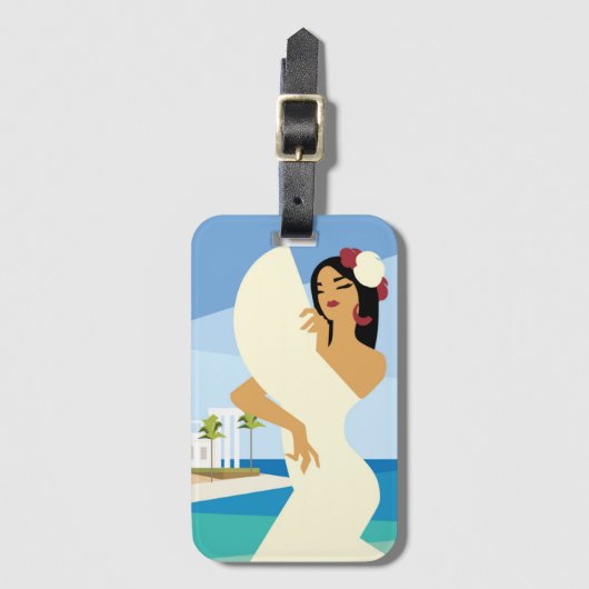 Junge spanische Lady posiert mit Fan an der Küste Gepäckanhänger (Vorderseite Vertikal)