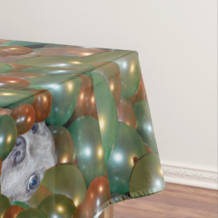 Junge Staffy versteckt sich in Balloons, Tableclot Tischdecke