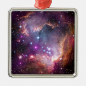 Junge Sterne in der kleinen Zauberwolke. Ornament Aus Metall (Vorne)