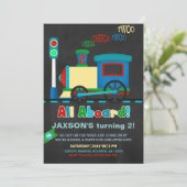 Junge trainieren die Einladung zum 2. Geburtstag. (Stehend Vorderseite)