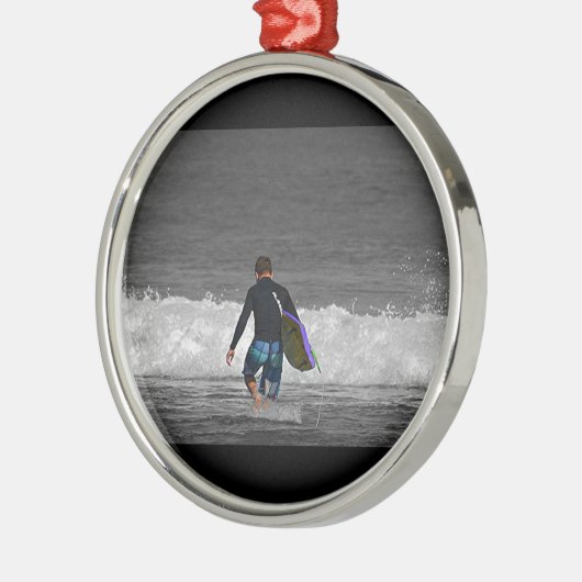 JUNGE UND SEIN BOOGIE-BRETT SILBERNES ORNAMENT (Links)