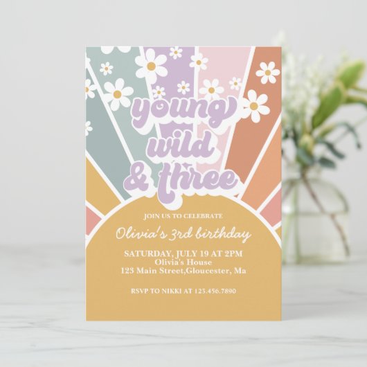 Junge wilde drei Retro Sunshine Rainbow Daisy Einladung (Stehend Vorderseite)