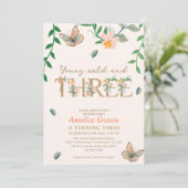 Junge Wildtiere und drei pfirsichblütige 3. Geburt Einladung (Stehend Vorderseite)